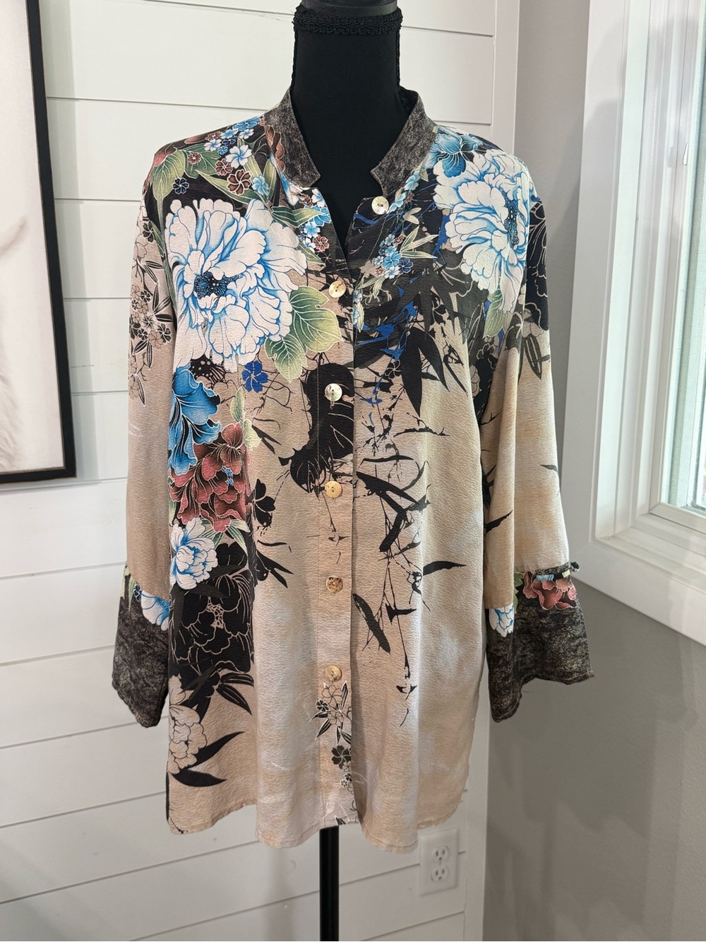 Citron 100% Silk Button Up Blouse Women’s Large Flowy Light Beautiful